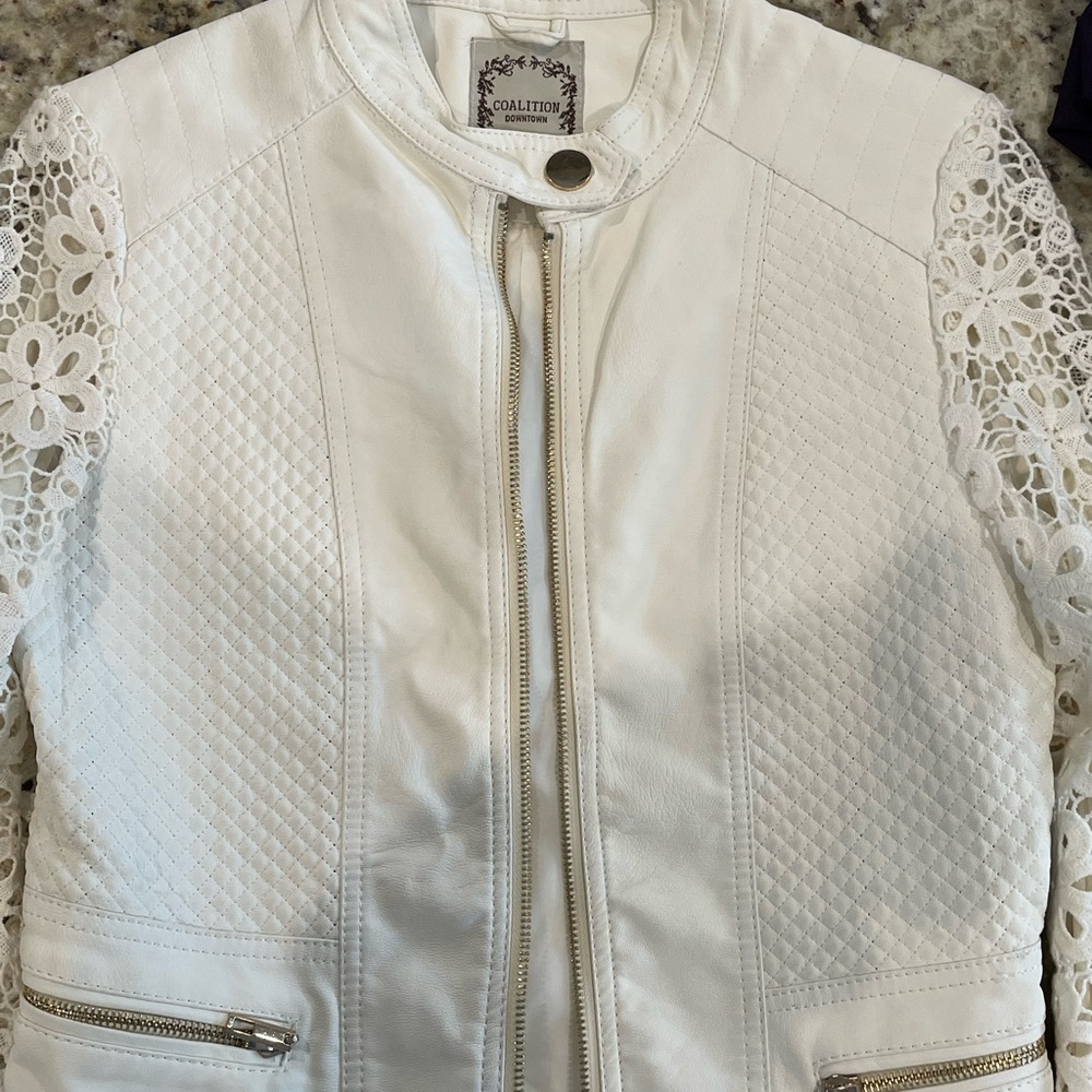 Coalition Downtown Off White‎ Jackets with faux leather look, lace sleeves